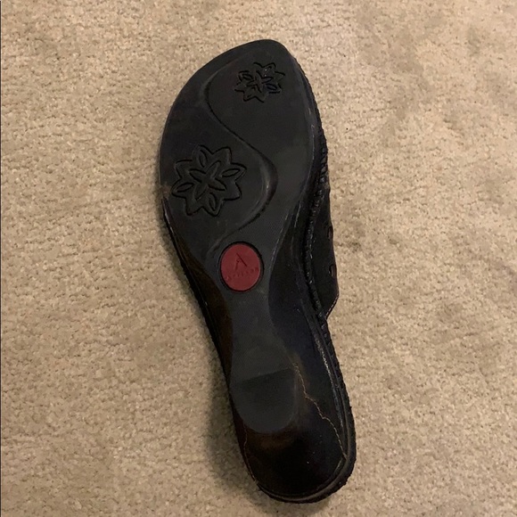 - Black Clark’s Artisan sandals - Picture 2 of 3